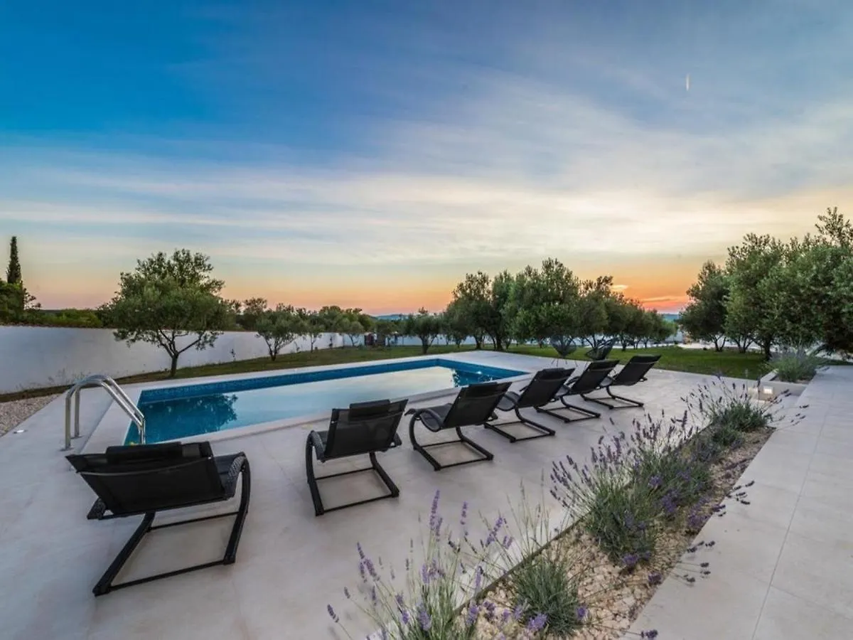 Luxurious Villa In Debeljak With Swimming Pool