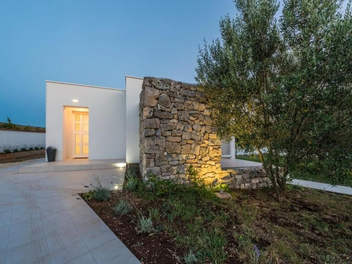 Luxurious Villa In Debeljak With Swimming Pool Croatia