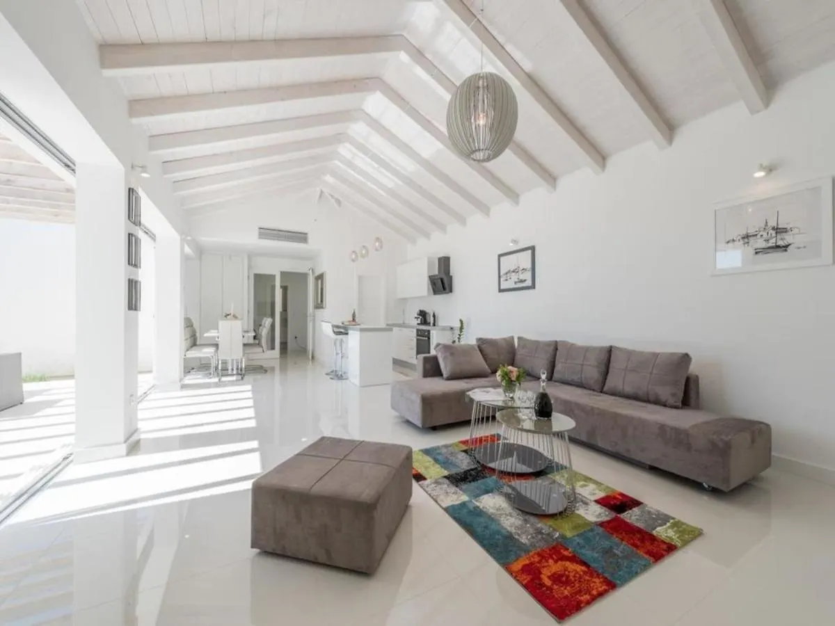 Luxurious Villa In Debeljak With Swimming Pool