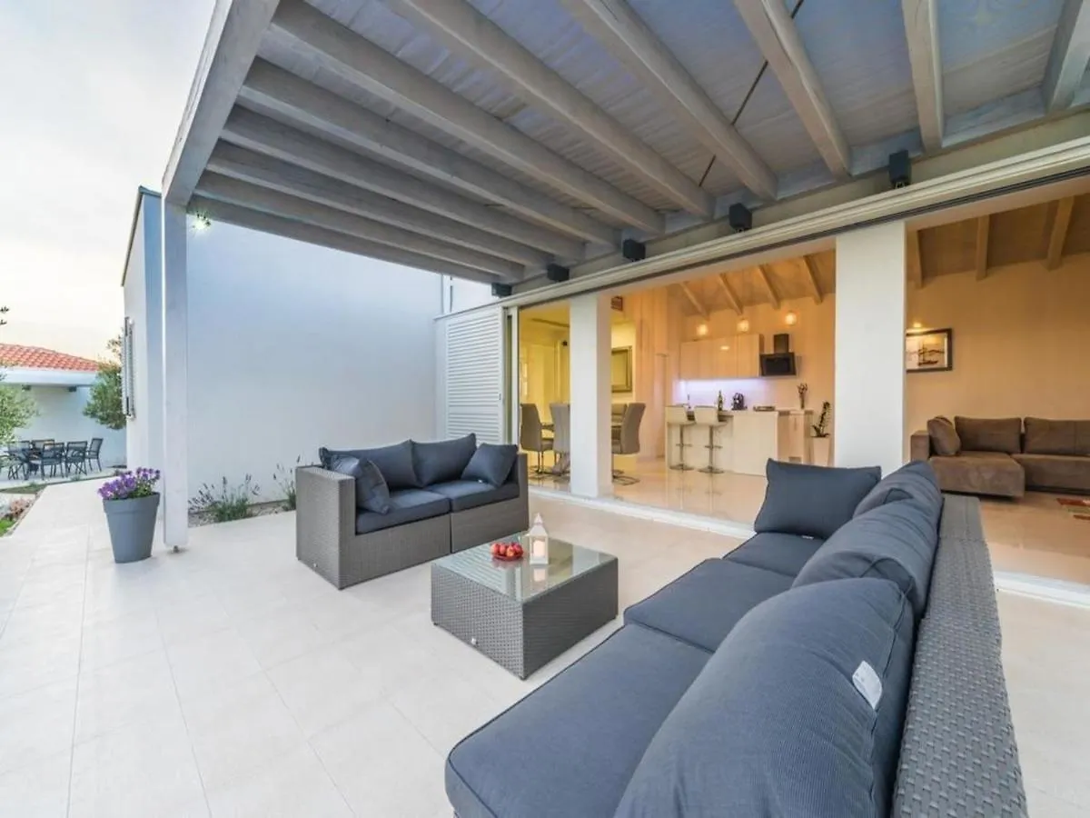 Luxurious Villa In Debeljak With Swimming Pool Croatia