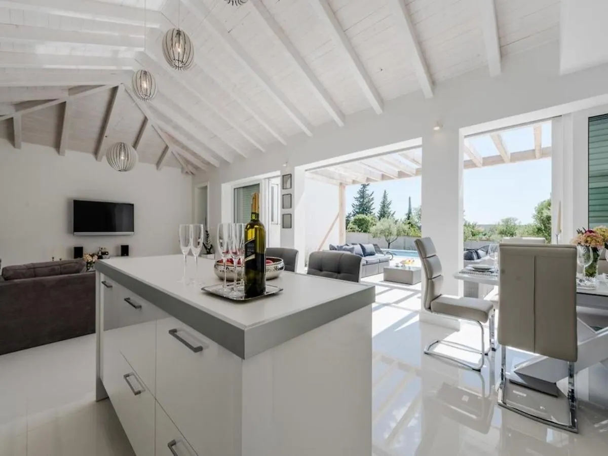 Luxurious Villa In Debeljak With Swimming Pool Croatia