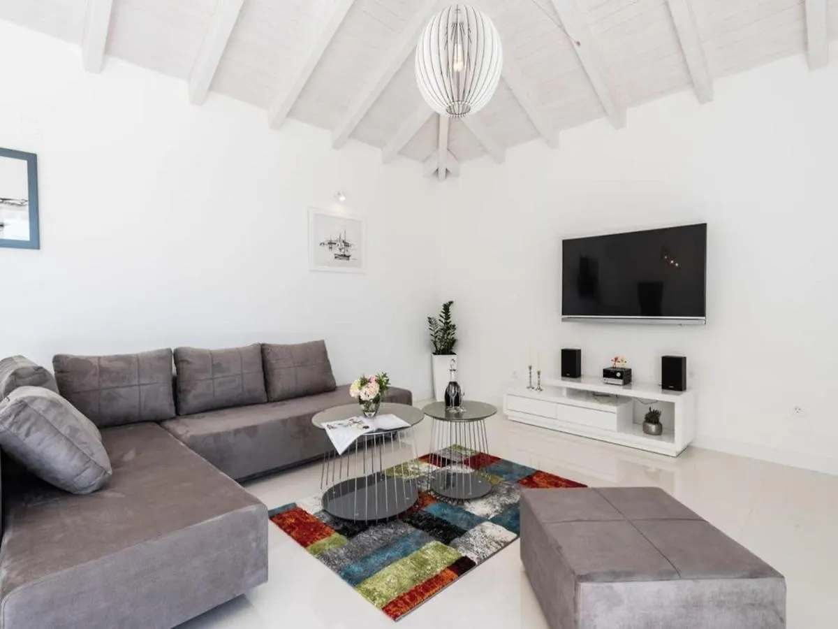 Luxurious Villa In Debeljak With Swimming Pool Croatia